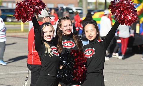 SCSU cheerleaders at Homecoming